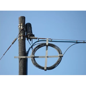 Tiang fiber optik
